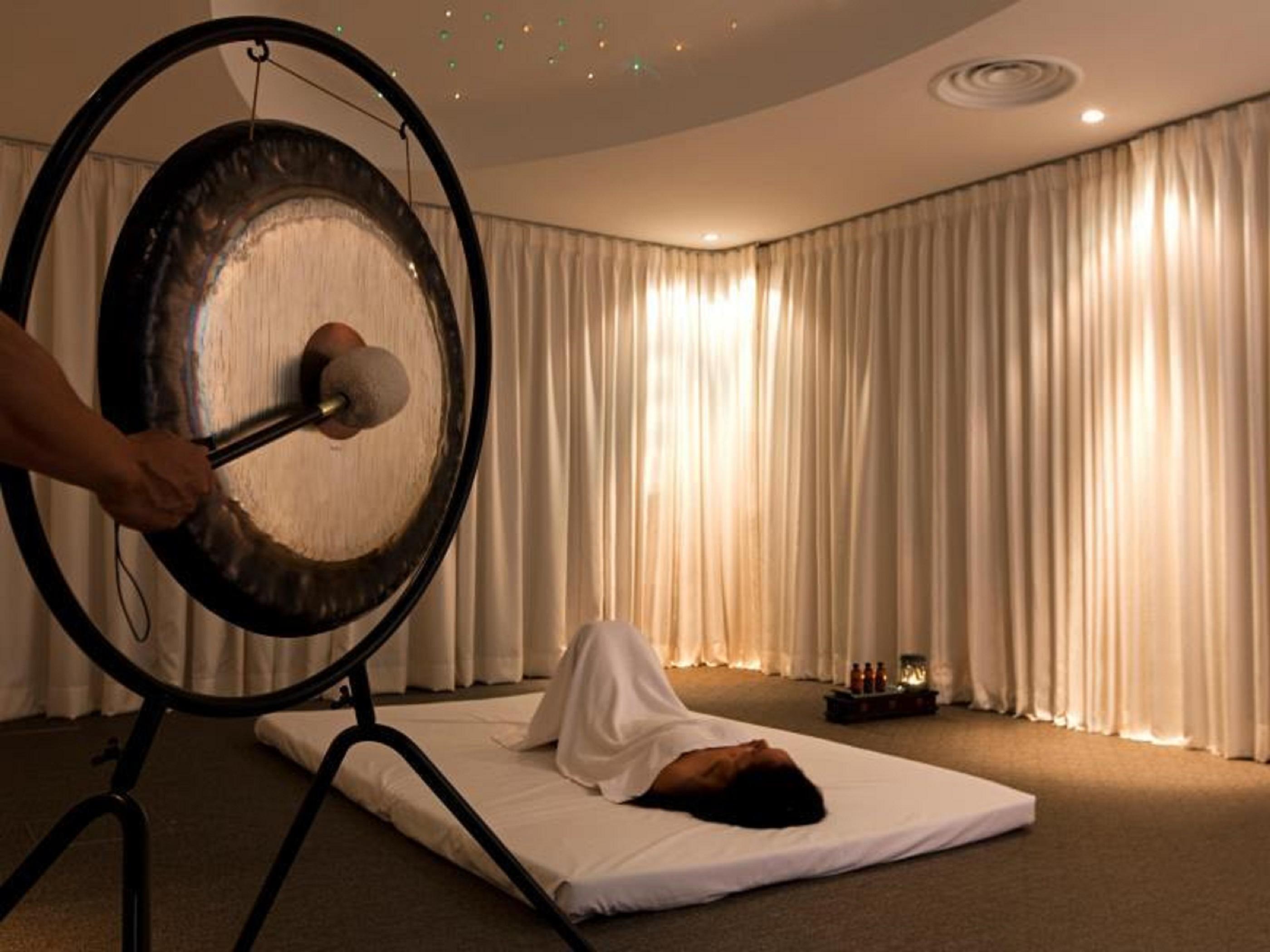 The Ritz-Carlton, Kuala Lumpur Hotel Eksteriør billede Gong therapy