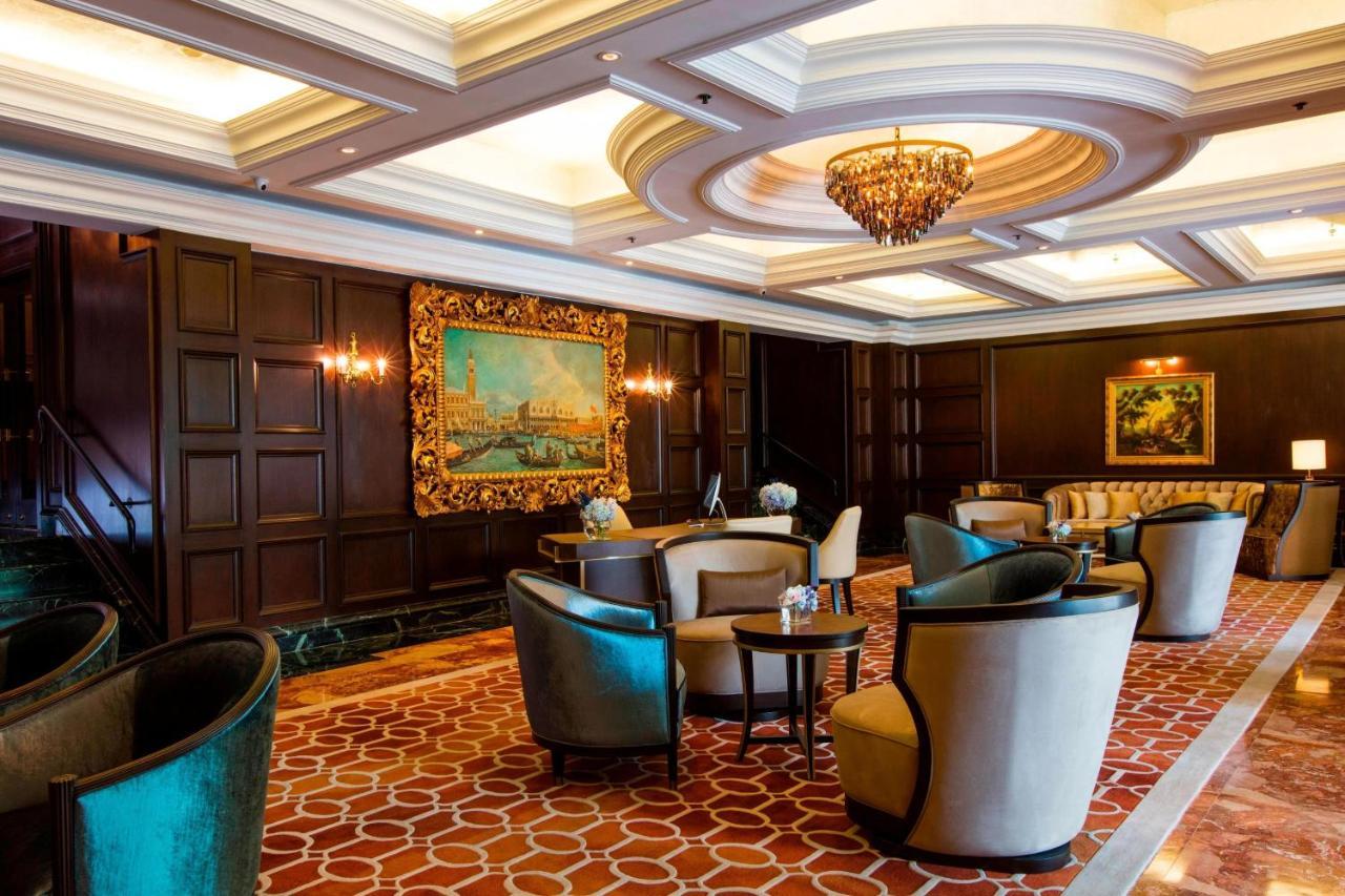 The Ritz-Carlton, Kuala Lumpur Hotel Eksteriør billede The lobby of the hotel