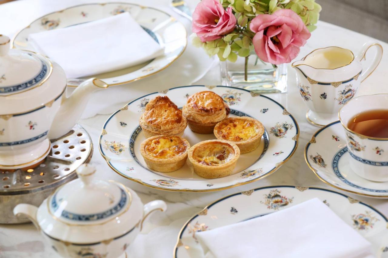 The Ritz-Carlton, Kuala Lumpur Hotel Eksteriør billede Afternoon tea at the Ritz