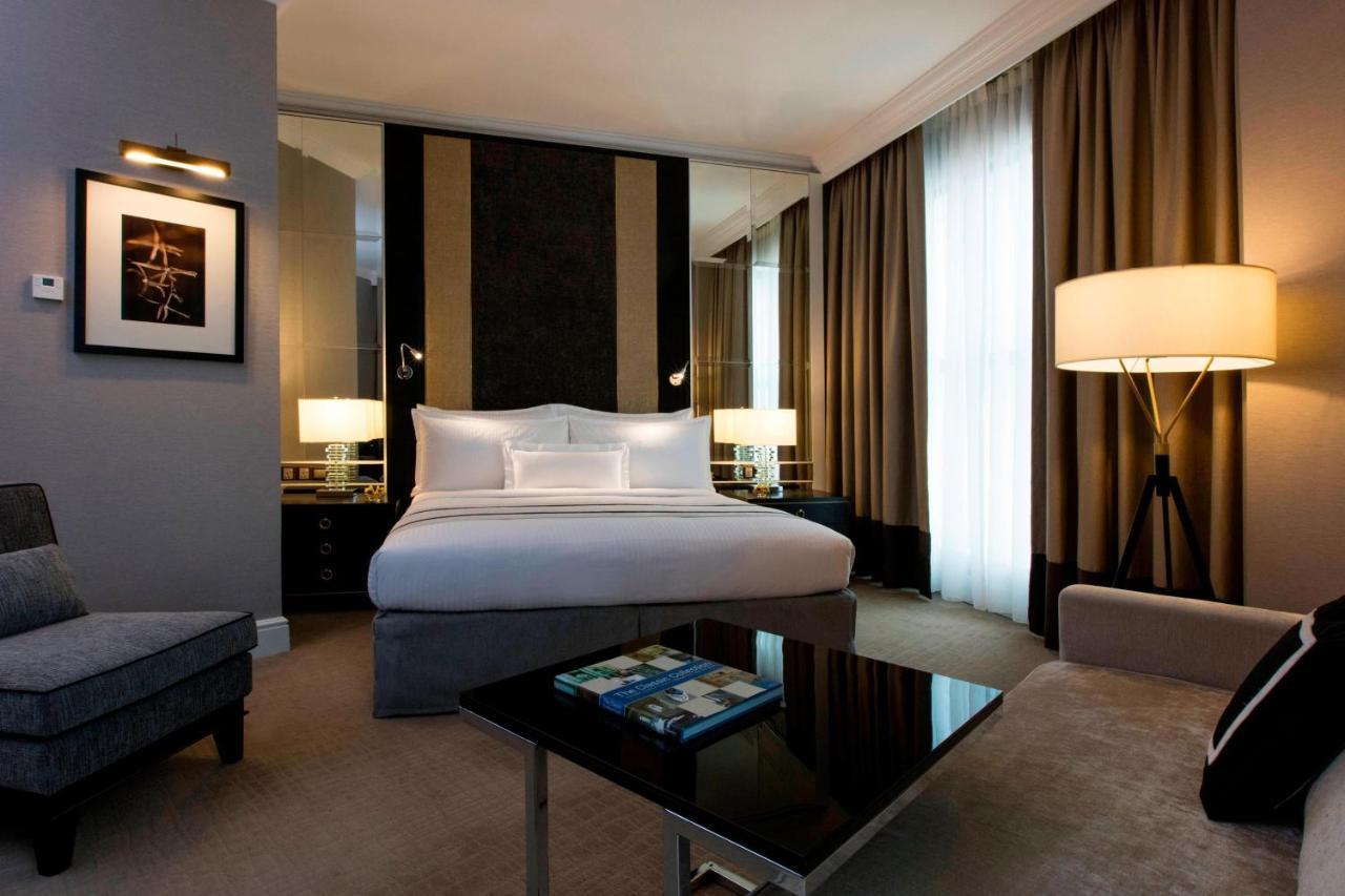 The Ritz-Carlton, Kuala Lumpur Hotel Eksteriør billede A room at the Mandarin Oriental, Paris