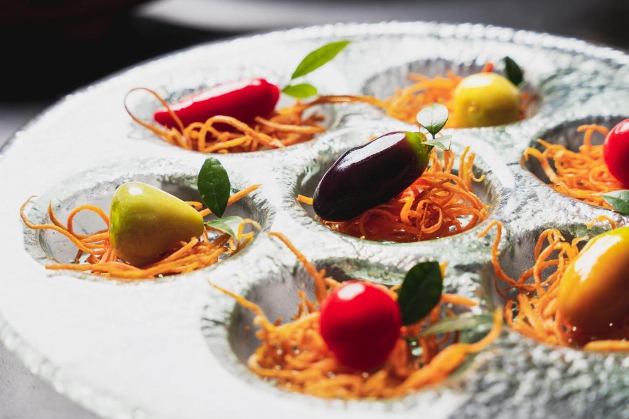 The Ritz-Carlton, Kuala Lumpur Hotel Eksteriør billede Canapés