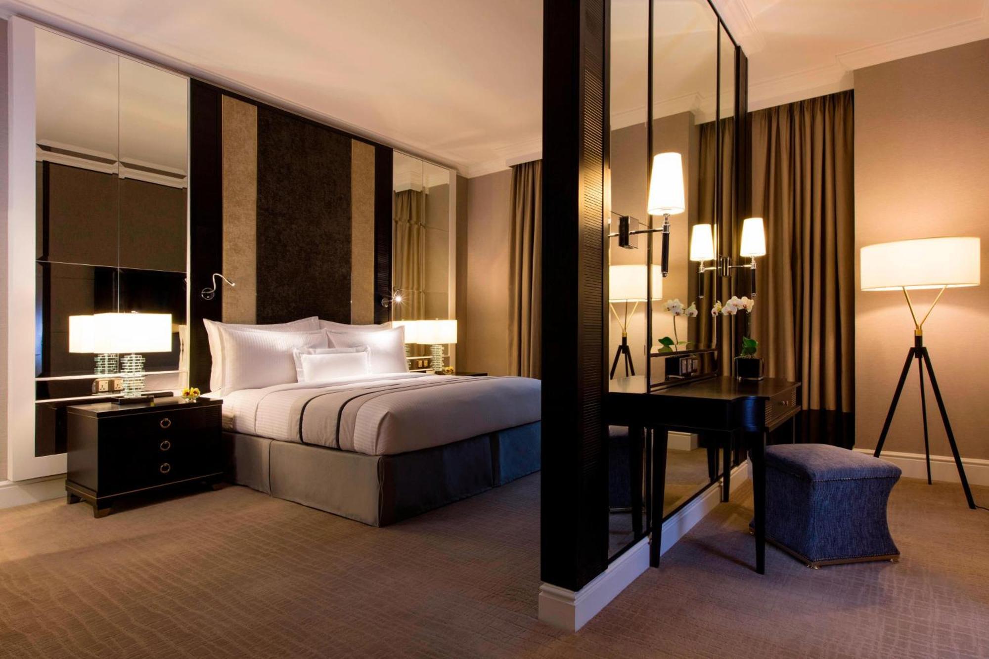 The Ritz-Carlton, Kuala Lumpur Hotel Eksteriør billede A bedroom at The Hari