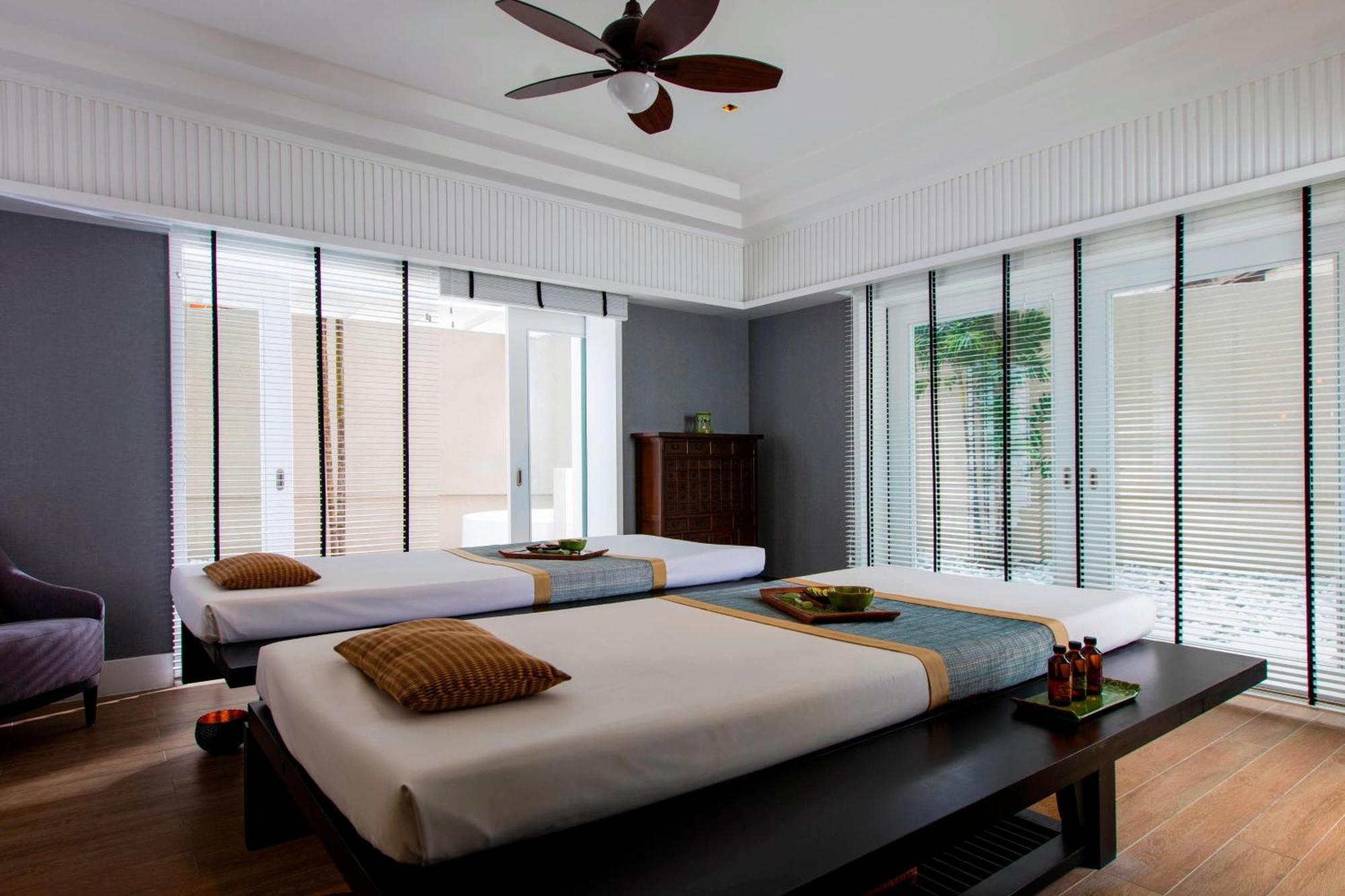 The Ritz-Carlton, Kuala Lumpur Hotel Eksteriør billede A massage room at a spa
