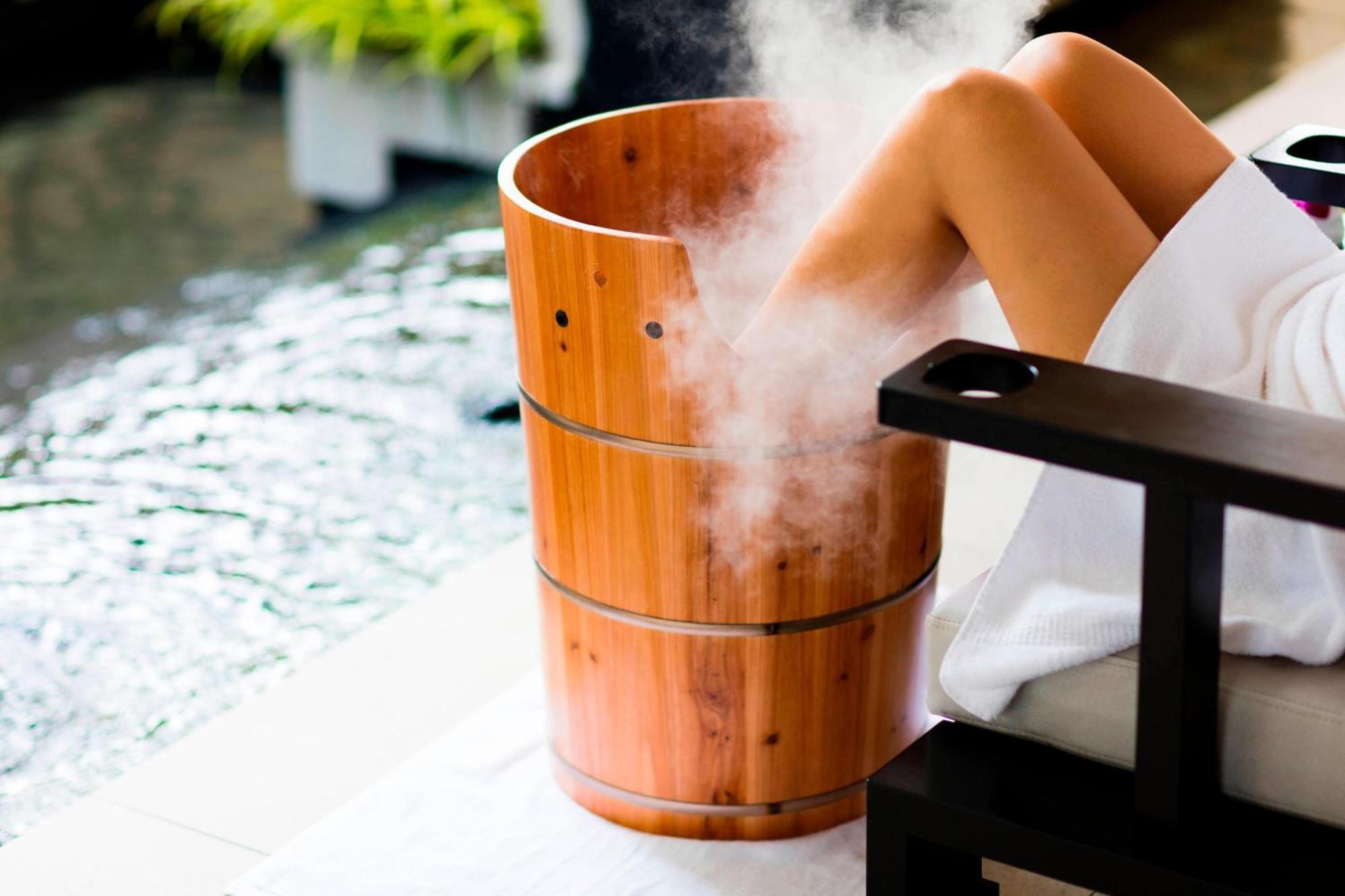 The Ritz-Carlton, Kuala Lumpur Hotel Eksteriør billede A foot bath