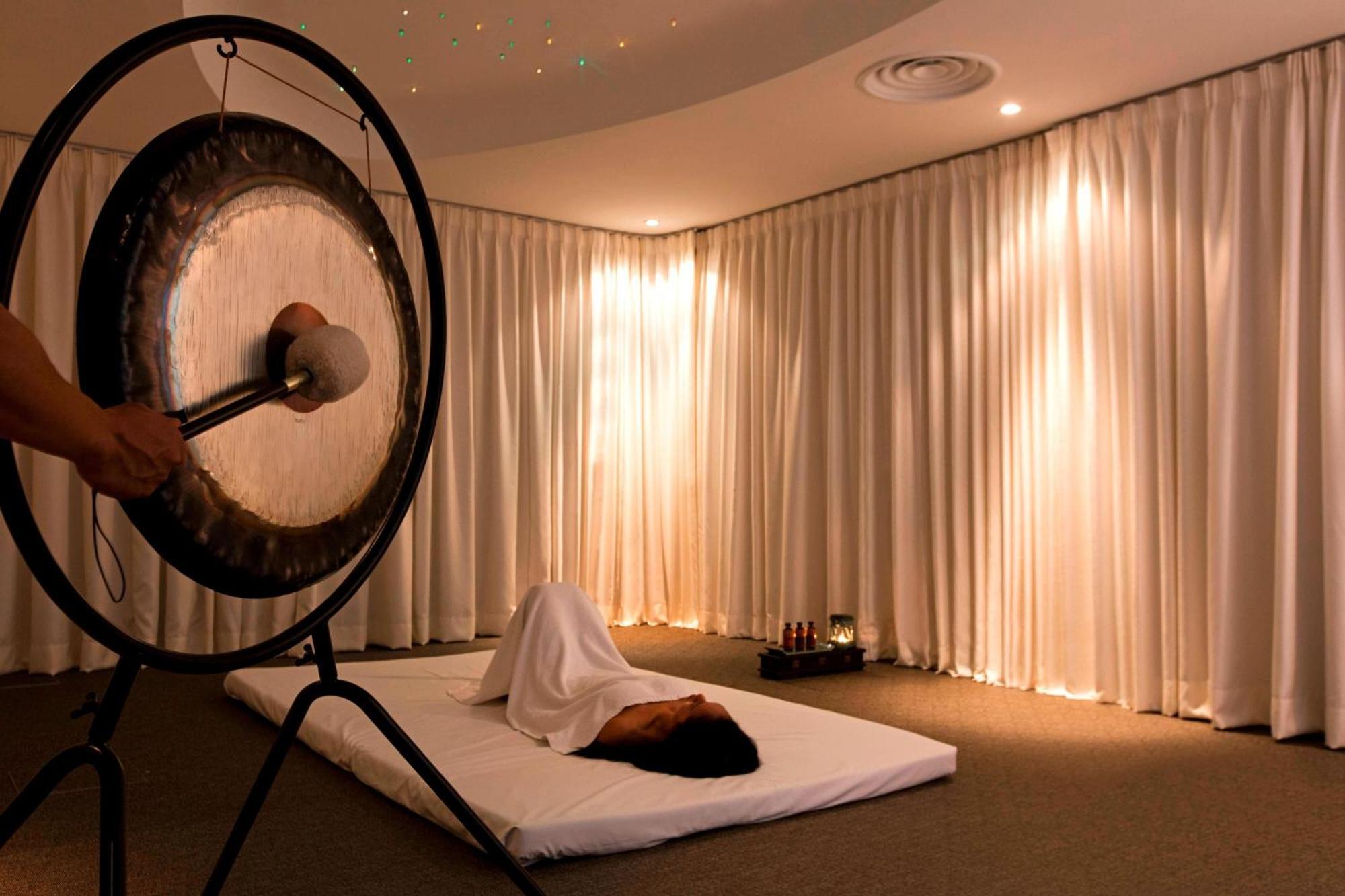 The Ritz-Carlton, Kuala Lumpur Hotel Eksteriør billede Gong therapy